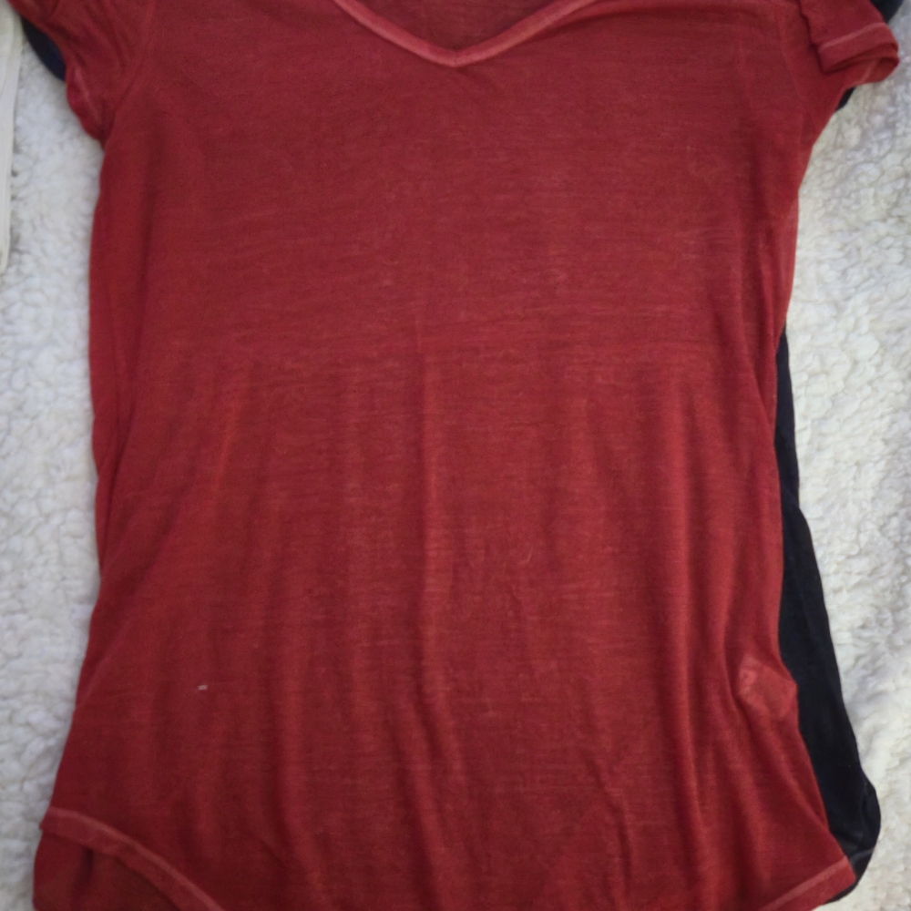Red And Black V-Neck Mudd Short sleeve Shirts